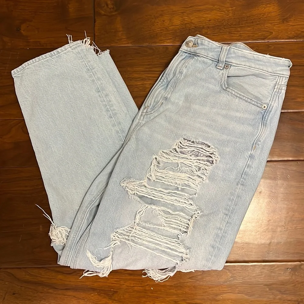 American Eagle Distressed Mom Jean - Picture 1 of 10